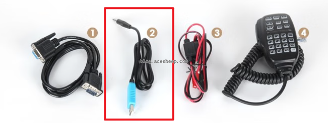 附赠的 USB 转串口数据线